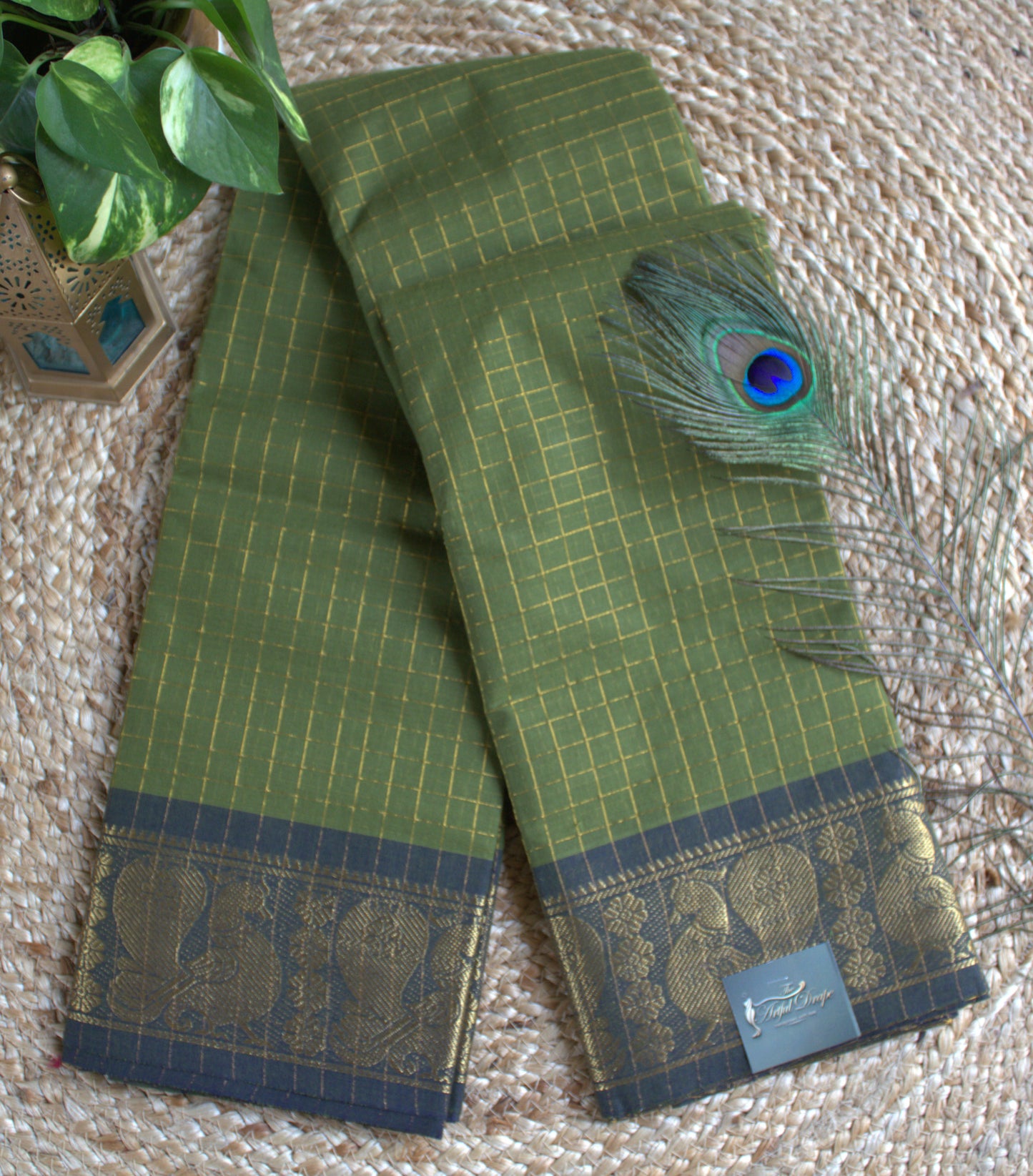 Madhurai Sungudi Dark Green saree with Zari border (without blouse)