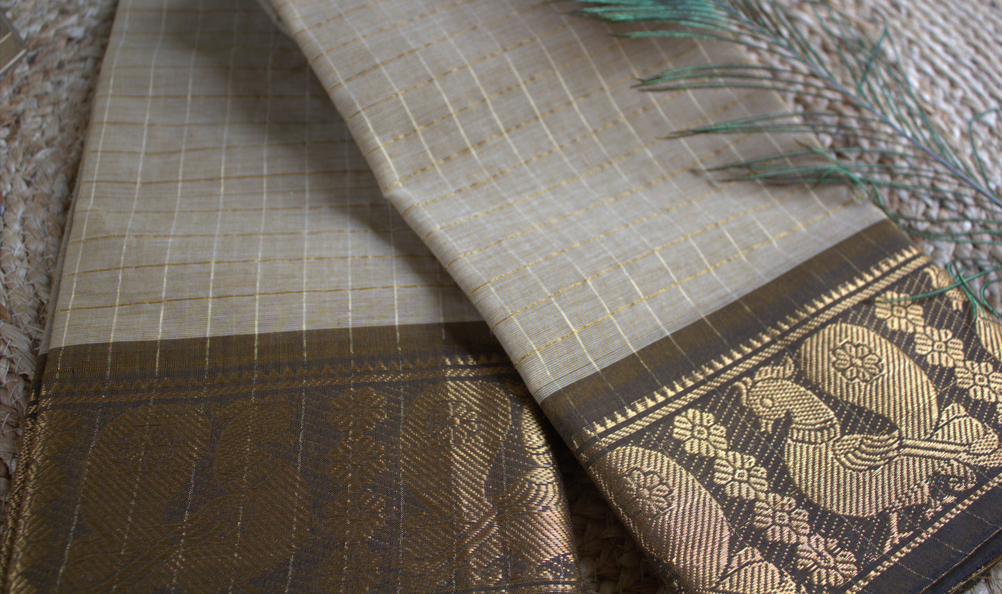 Madhurai sungudi Beige color saree with zari border (without blouse)