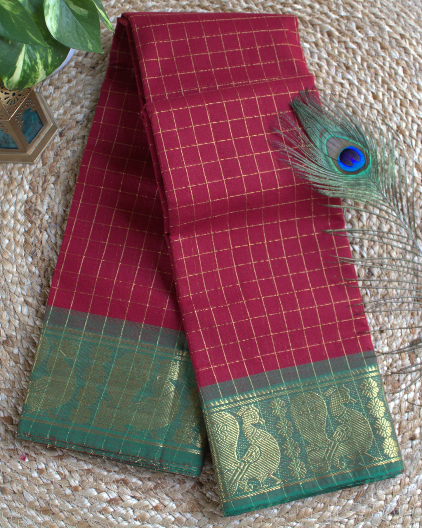 Madhurai Sungudi Red saree with Green zari border (without blouse)